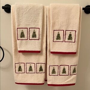 Christmas Tree Embroidered Bath Towel Set - Cream and Red